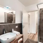 Just In Front - By Myhomeincomo Apartman *