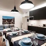 Just In Front - By Myhomeincomo Apartman *