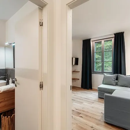 Just In Front - By Myhomeincomo Cernobbio