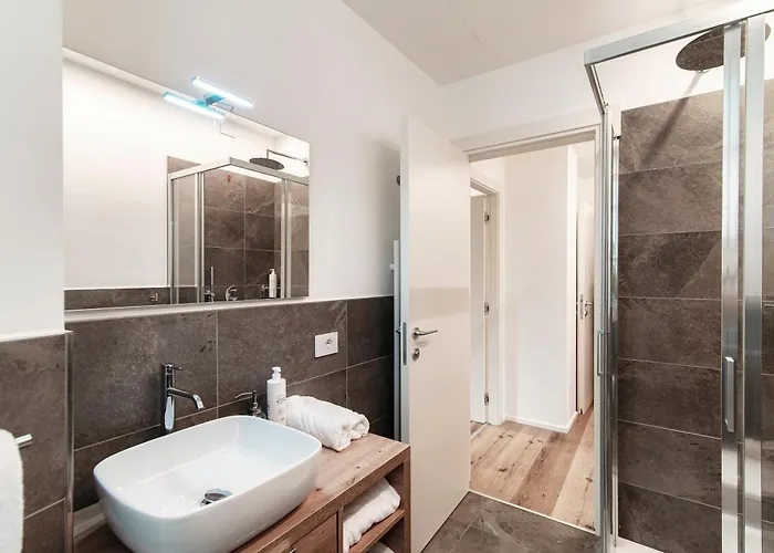 Just In Front - By Myhomeincomo شقة *