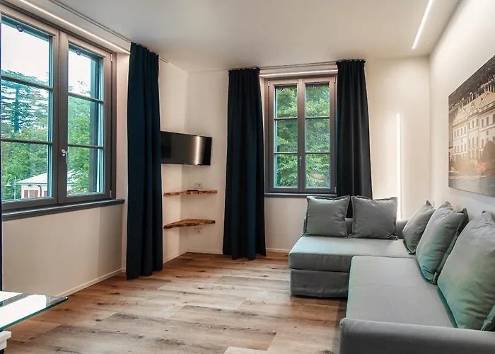 Just In Front - By Myhomeincomo تْشيرنوبيو