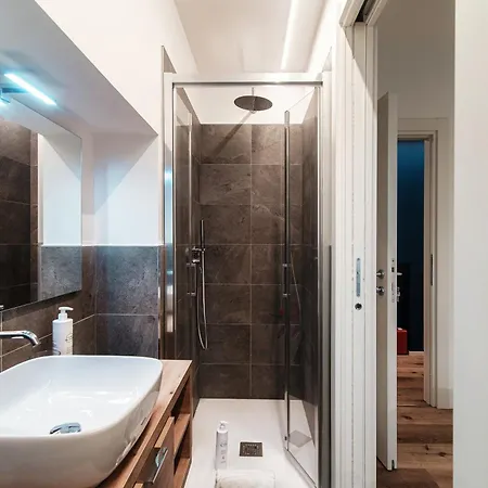 Appartement Just In Front - By Myhomeincomo *