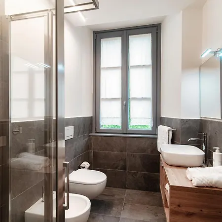 Just In Front - By Myhomeincomo Appartement